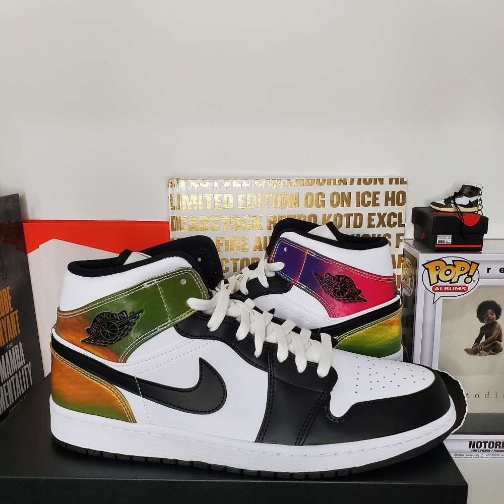 Jordan 1 Mid Heat Reactive